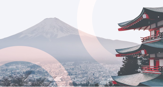 Кагами Бираки в Японии